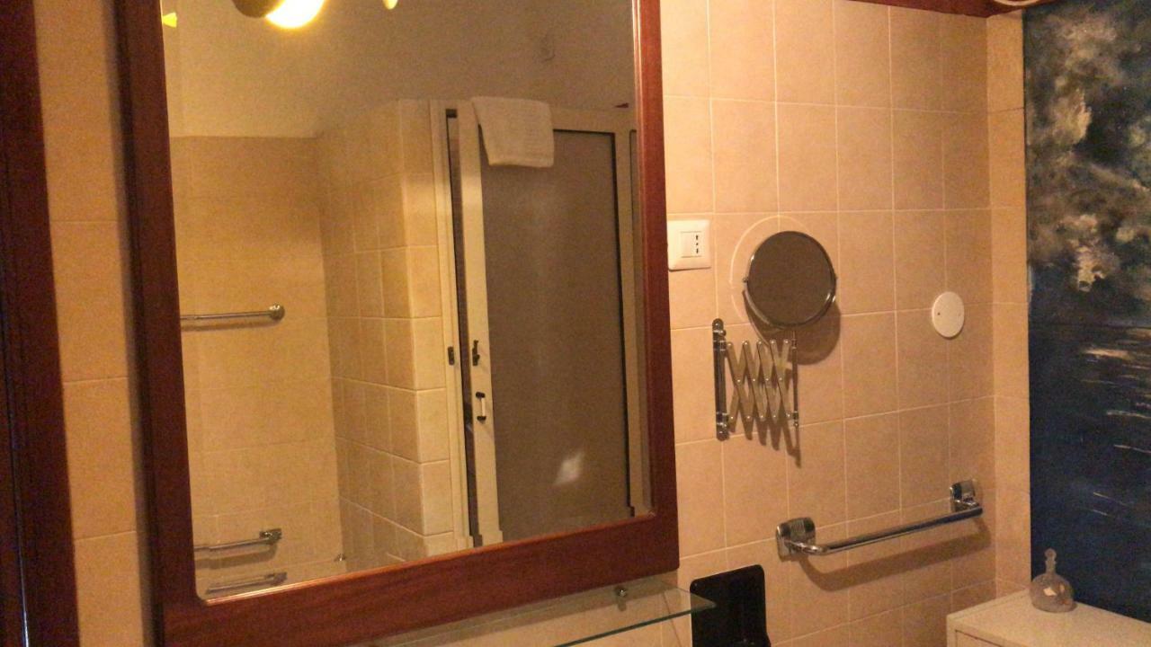 Viale Italia 41: I Migliori Anni Hotel Sassari Ngoại thất bức ảnh