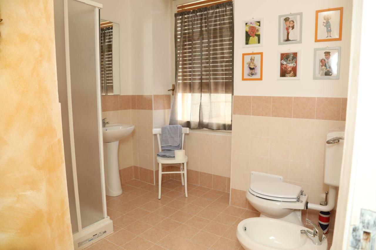 Viale Italia 41: I Migliori Anni Hotel Sassari Ngoại thất bức ảnh